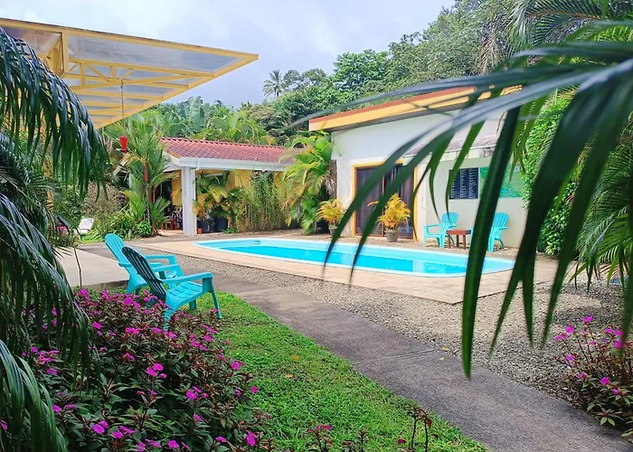 Lakegardens Arenal Condos